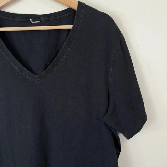 Kit &  Ace Vneck Short Sleeve Essential Black Tee - Picture 5 of 12